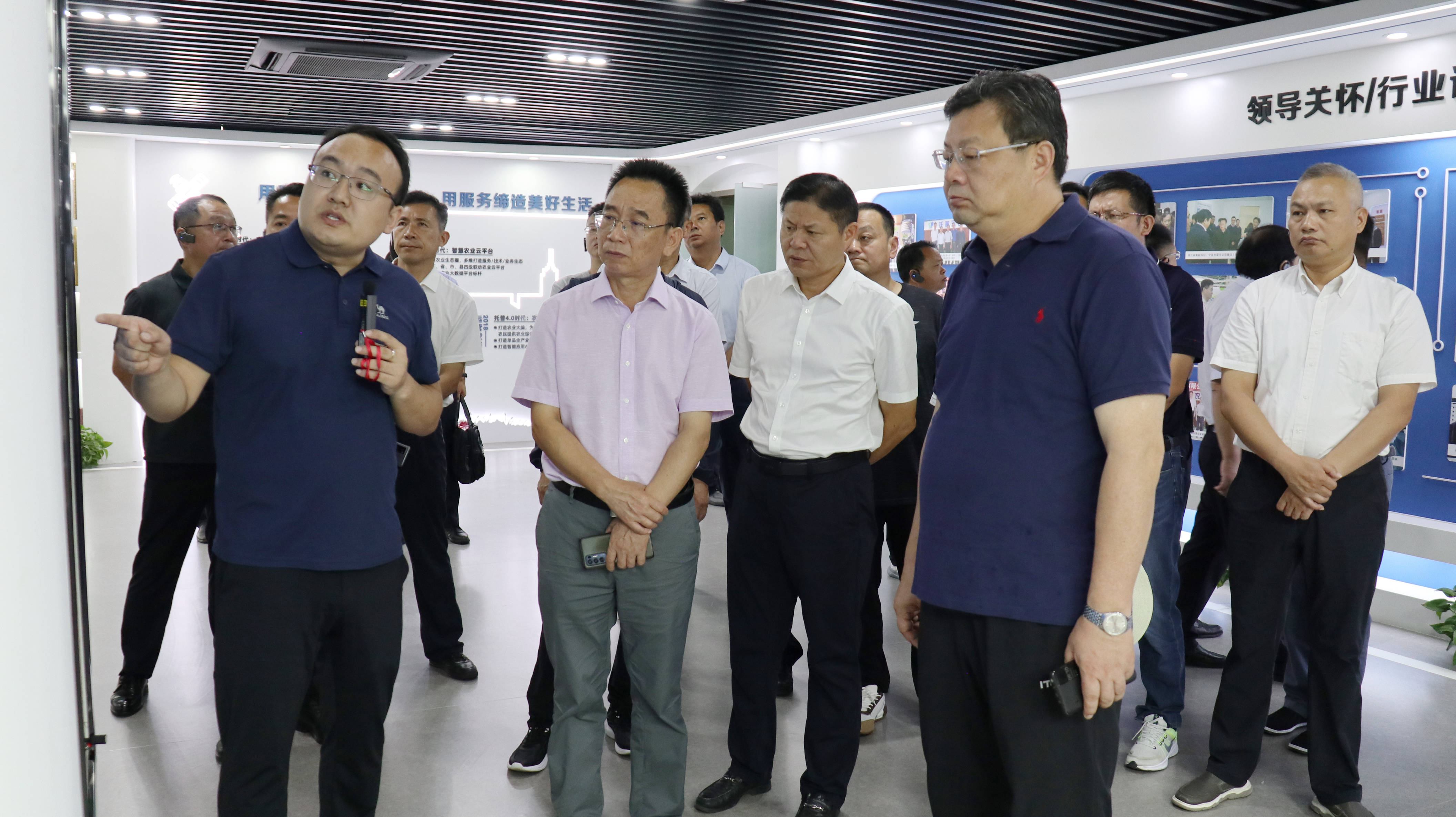 湖北省鄂州市委常委、副市长卢辉一行莅临g22恒峰国际考察调研
